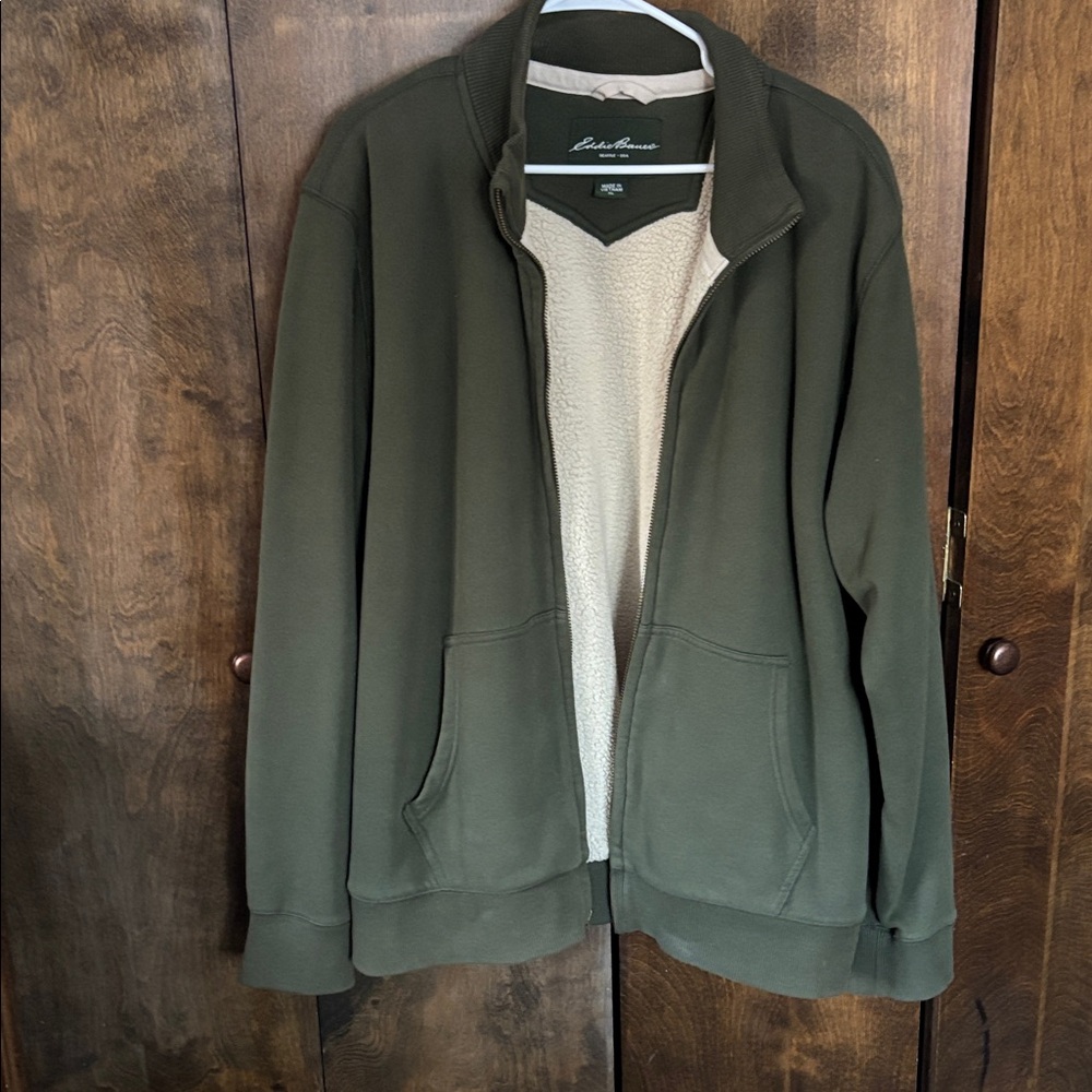 Eddie Bauer Men's Forest Green Lightweight Jersey and fleece lined Really Nice.